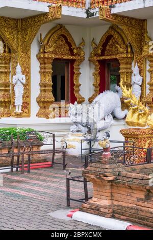 Dragon à Wat Bupfaram dans la vieille ville de Chiang Mai, Thaïlande Banque D'Images