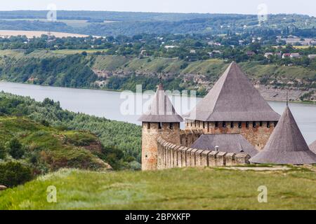 Château de Khotyn - ancienne forteresse de Kiv Rus sur la rivière Dniester Banque D'Images