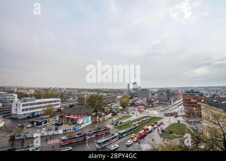 BRNO, TCHÉQUIE - 5 NOVEMBRE 2019 : panorama aérien de Brno, République Tchèque, avec un accent sur le quartier de Mala Amerika avec des tramways passant devant a Banque D'Images