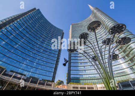 Vue sur les bâtiments de Piazza Gae Auulenti, Milan, Lombardie, Italie, Europe Banque D'Images