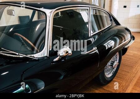 Détails de l'ancienne minuterie de voiture d'époque nommée Jaguar E-Type Banque D'Images