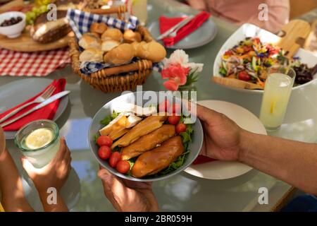 Table à manger ensemble en famille Banque D'Images