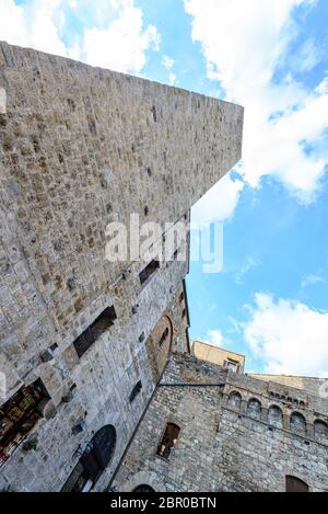 Immeubles de la ville mediaval San Gimignano en Toscane, Italie Banque D'Images