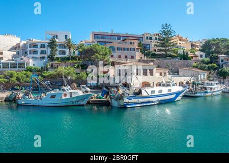 Cala Figuera, Îles Baléares/Espagne; mai/19/2020: Port de Cala Figuera avec bateaux typiques de Majorque amarrés Banque D'Images