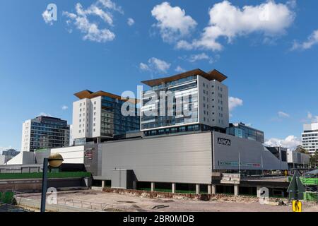 Espoo, Finlande - 18 mai 2020 : chantier moderne en haut de la station de métro d'Espoo, Finlande. L'objectif est de faire vivre les gens à proximité des transports publics Banque D'Images