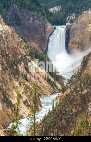 Chutes supérieures le jour dans la pierre jaune parc national de Yellowstone, Wyoming.us a. Banque D'Images