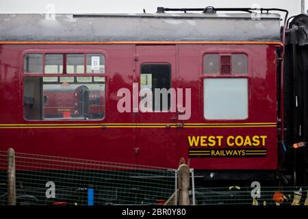 Logo West Coast Railway sur le côté d'un chariot de chemin de fer de marque 1 Banque D'Images