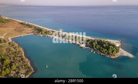 Vue aérienne de Glarokavos beach dans la péninsule de Kassandra. Halkidiki, Grèce Banque D'Images