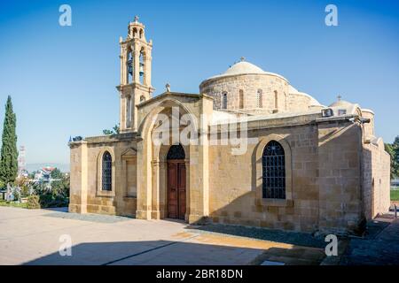 Façade (ouest) de l'église des Apôtres Barnabas et Hilarion (Agii Varnavas et Ilarionas) à Peristerona, Chypre Banque D'Images