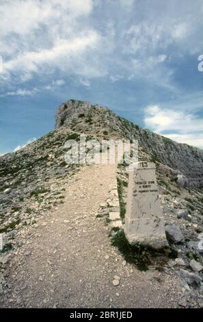 Monte Pasubio. Zone monumentale : vue sur la dent autrichienne. Banque D'Images