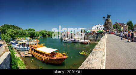 Virpazar , Municipalité de Bar , Montenegro bateau de touristes sur le lac Skadar, Montenegro Banque D'Images
