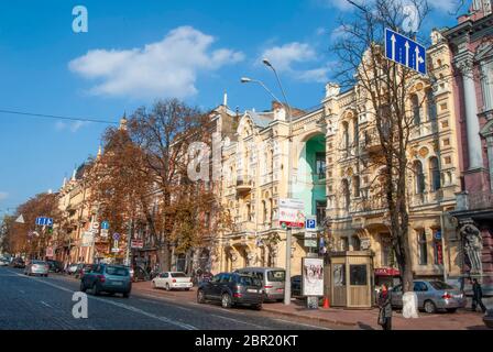 Une rue animée au coeur de Kiev, Ukraine Banque D'Images