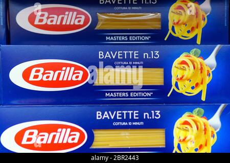 Tyumen, Russie-17 mai 2020: Marque de produits Barilla à vendre dans un supermarché. Entreprise alimentaire italienne. Banque D'Images