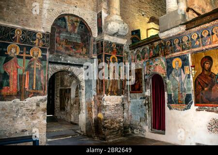 Vue intérieure de l'église byzantine de Panagia Parigoritissa (13ème siècle après J.C.) à Arta, Grèce Banque D'Images