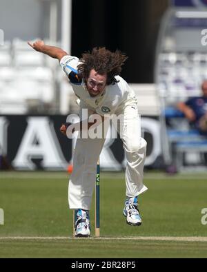 LEEDS, ANGLETERRE - Ryan Sidebottom du Yorkshire lors du match de championnat du comté de LV entre Yorkshire et Durham au terrain de cricket de Headingley, St Michaels Lane, Leeds, le mercredi 9 juillet 2014 (Credit: Mark Fletcher | MI News) Banque D'Images