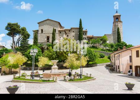 Greccio, Italie. La très petite ville médiévale dans la région du Lazio, célèbre pour le sanctuaire catholique de Saint François Banque D'Images