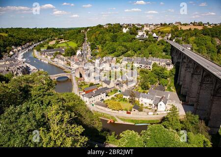 Dinan, le port sur les rives de la Rance, Bretagne, France Banque D'Images