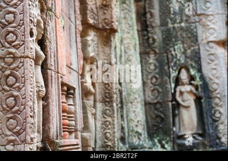 Les femmes khmères sculptées sur les murs du temple de Ta Som. Angkor, site du patrimoine mondial de l'UNESCO, province de Siem Reap, Cambodge, Asie du Sud-est Banque D'Images