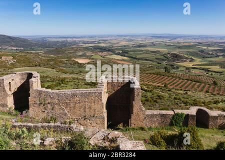 Partie du mur-rideau autour du château de Loarre, près de Loarre, province de Huesca, Aragon, Espagne. Le château roman est l'un des plus anciens d'Espagne, datant de M. Banque D'Images