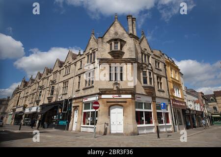 Boutiques dans le centre-ville de Cirencester, Gloucestershire au Royaume-Uni Banque D'Images