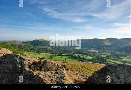 Ragleth Hill, Church Stretton et le long Mynd vus de Caer Caradoc, Church Stretton, Shropshire Banque D'Images