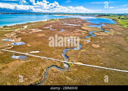 Les marais de la mer et plage de sable peu profond de Nin Vue aérienne de la région de Croatie, Dalmatie Banque D'Images