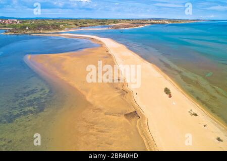 La ville de Nin adriatique plage de sable vue aérienne de la région de Croatie, Dalmatie Banque D'Images