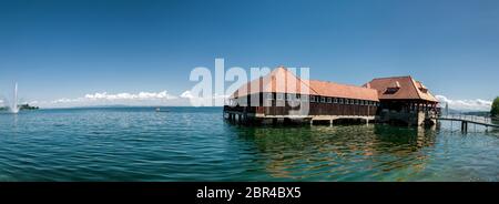 Ancienne cabane de baignade historique à Rorschach sur le lac de constance. Le dernier bâtiment de ce type sur le lac. Style architectural de 1924. Banque D'Images
