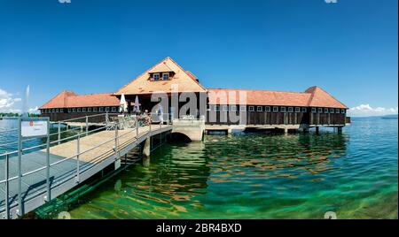 Ancienne cabane de baignade historique à Rorschach sur le lac de constance. Le dernier bâtiment de ce type sur le lac. Style architectural de 1924. Banque D'Images