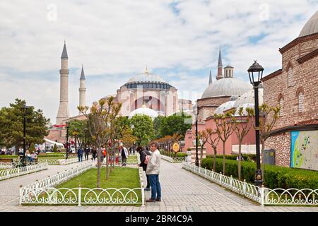 Istanbul, Turquie - Mai 09 2019 : la basilique Sainte-Sophie est l'ancienne cathédrale orthodoxe grecque, plus tard une mosquée ottomane et maintenant un musée. Banque D'Images