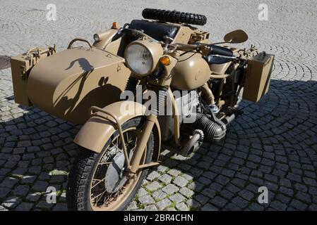 Motos militaires BMW R60, Foto pris à Steyr sur la place principale, a restauré à l'origine sidecar de la 2ème WW. Banque D'Images