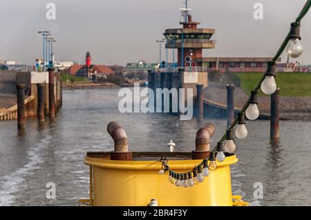 L'entrée du port de Büsum depuis un bateau d'excursion Banque D'Images