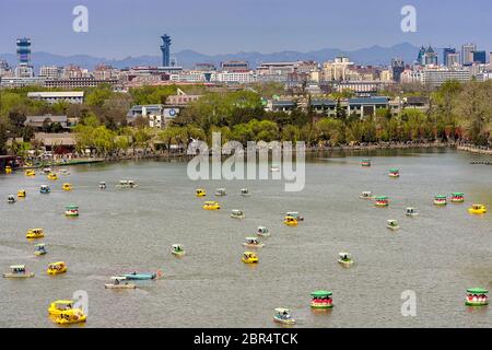 Pékin/Chine - 2 avril 2016 : lac de Beihai et horizon de Pékin, Chine Banque D'Images