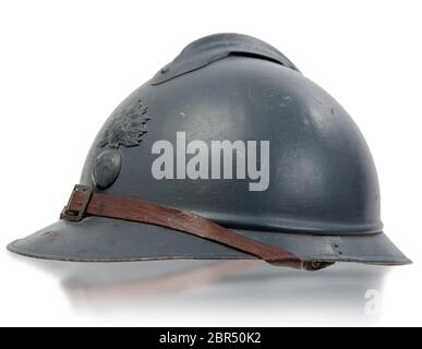 Les casques militaires français de la Première Guerre mondiale isolé sur fond blanc Banque D'Images