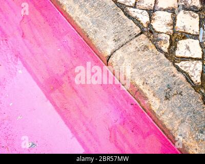 Trottoir sur la célèbre rue Rua Cor de Rosa à Lisbonne, Portugal Banque D'Images