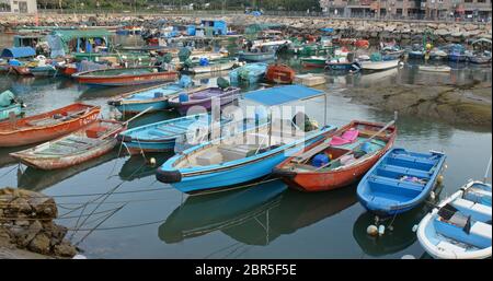 Cheung chau, Hong Kong, 24 avril 2019 : foule de petits bateaux dans la mer de l'île Cheung chau Banque D'Images