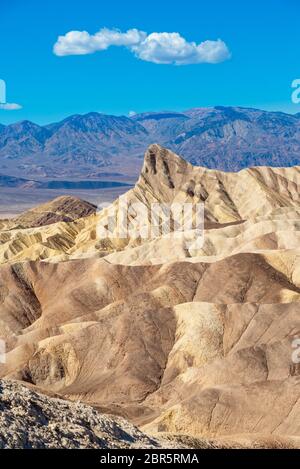 Formulaire de mudstones Zabriskie Point Death Valley Badlands National Park en Californie, USA Banque D'Images