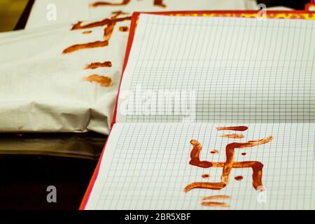 La croix gammée, une figure géométrique et une ancienne icône religieuse, utilisé comme symbole de la divinité, de la spiritualité et bonne chance. Le swastika est une icône de large Banque D'Images