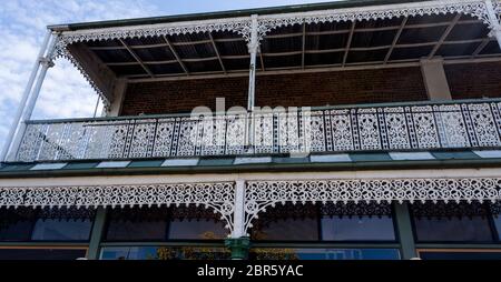 Les bâtiments anciens montrant l'architecture victorienne et édouardienne du tournant du 20e siècle dans la ville de rual Uralla, New South Wales, Australie Banque D'Images