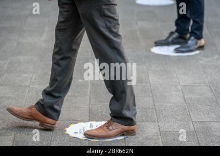 Londres, Royaume-Uni. 20 mai 2020. Coronavirus : la distanciation sociale dans la ville se poursuit malgré la facilité des restrictions actuelles. Crédit : Guy Corbishley/Alamy Live News Banque D'Images