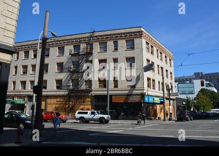 L'édifice Joyce Hotel, situé au 322 SW 11th Ave, date de 1912 et a été fermé en 2016 après son achat par la ville de Portland. Banque D'Images