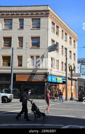 L'édifice Joyce Hotel, situé au 322 SW 11th Ave, date de 1912 et a été fermé en 2016 après son achat par la ville de Portland. Banque D'Images