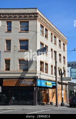 L'édifice Joyce Hotel, situé au 322 SW 11th Ave, date de 1912 et a été fermé en 2016 après son achat par la ville de Portland. Banque D'Images