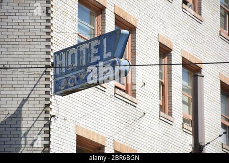 L'édifice Joyce Hotel, situé au 322 SW 11th Ave, date de 1912 et a été fermé en 2016 après son achat par la ville de Portland. Banque D'Images