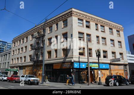 L'édifice Joyce Hotel, situé au 322 SW 11th Ave, date de 1912 et a été fermé en 2016 après son achat par la ville de Portland. Banque D'Images