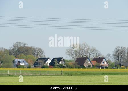 Bâtiments résidentiels modernes, maisons individuelles, champs, Basse-Saxe, Allemagne, Europe Banque D'Images