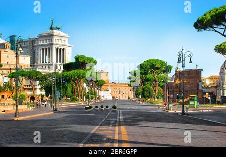 Palais Vittoriano à journée ensoleillée à Rome, Italie Banque D'Images