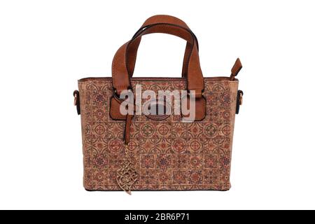 Sac à main isolés. Brown à la mode femme femmes luxe sac fait à partir de liège chêne isolé sur un fond blanc. Accessoires de womans. Banque D'Images