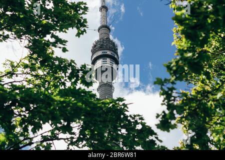 La tour Ostankino à Moscou, Russie. Banque D'Images