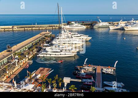 Marina du Club de Monaco. Situé directement en face du nouveau bâtiment du Yacht Club de Monaco sur le quai Louis II Banque D'Images